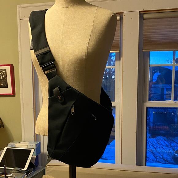 Valcen Handbags - Black Canvas Unisex Crossbody Bag